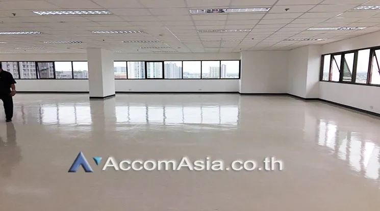 unit Office space For Rent in Sukhumvit, Bangkok  near BTS Ekkamai (AA15966)